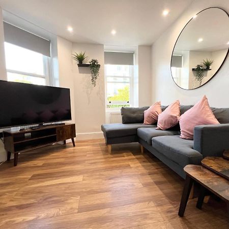 Lovely Apartment, One Minute From Bournemouth Beach And Town. Eksteriør billede