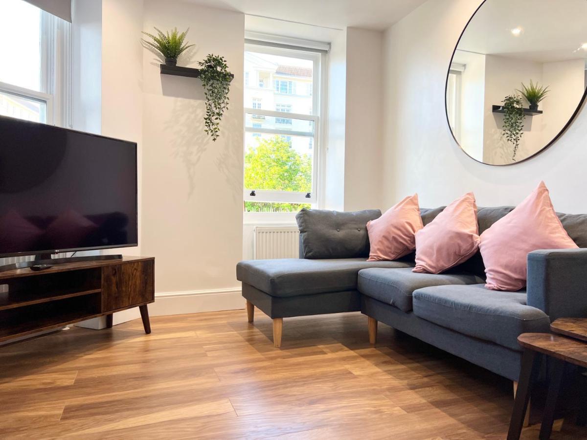 Lovely Apartment, One Minute From Bournemouth Beach And Town. Eksteriør billede