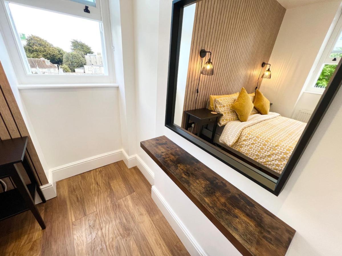 Lovely Apartment, One Minute From Bournemouth Beach And Town. Eksteriør billede